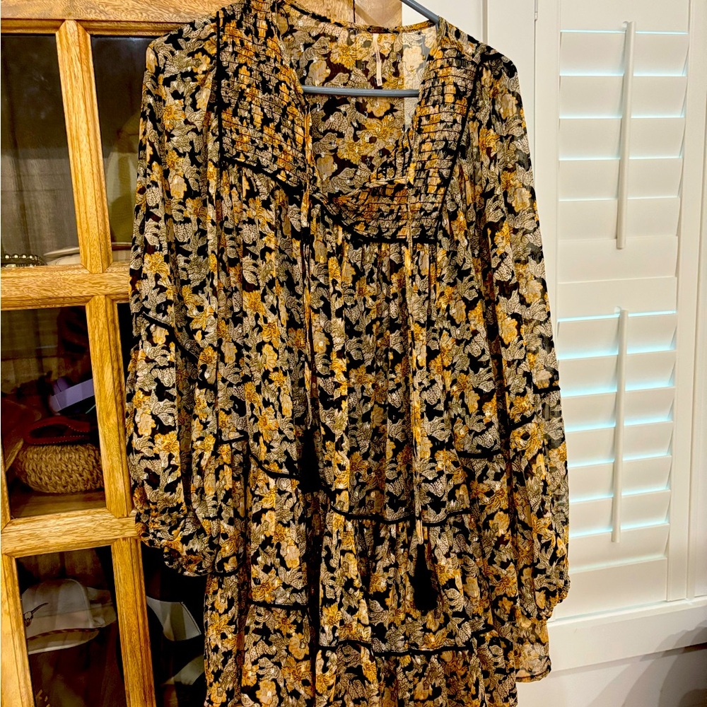 Free people dress 
Like new only worn 1x
Size x small wear